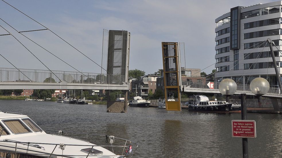 Der Schaden an der Nessebrücke konnte zwar repariert werden, dennoch bleibt sie vorerst geöffnet. Foto: Wolters