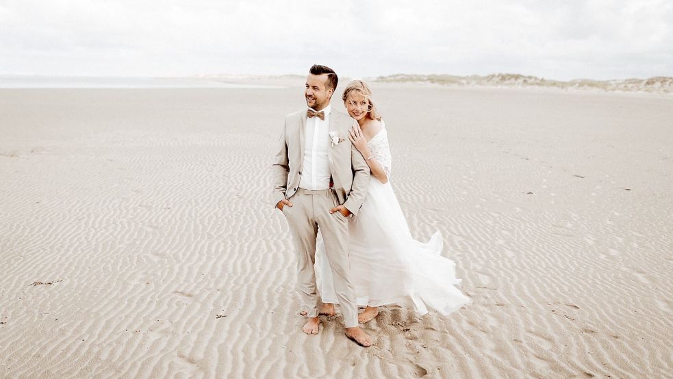 Ganz ungezwungen hat sich dieses Paar am Strand von Norderney fotografieren lassen. Fotos: privat