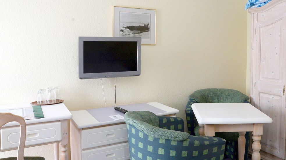 Schlichte Einrichtung für kurze Zeit: In einem Hotel in Warsingsfehn gibt es jetzt eine Erstunterkunft für Geflüchtete aus der Ukraine. Foto: Lüppen