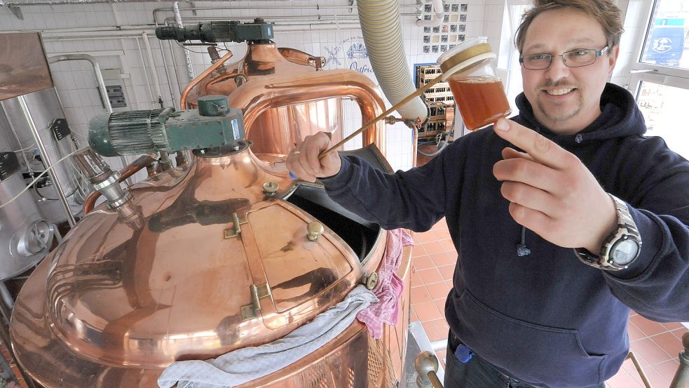 Brauerei-Chef René Krischer würde das Bier, das er braut, auch gern weiterhin in Flaschen abfüllen können. Foto: Archiv