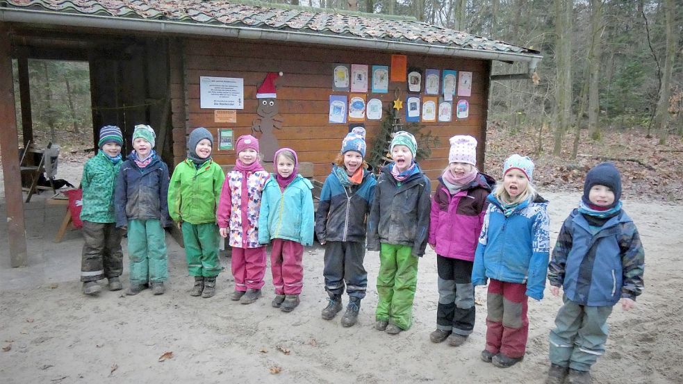 Weil sie bei Gewitter oder Sturm nicht in ihre Blockhütte können, bekommen die Kinder des Waldkindergartens Wiesmoor derzeit eine Sturmunterkunft. Foto: Mühring/Archiv