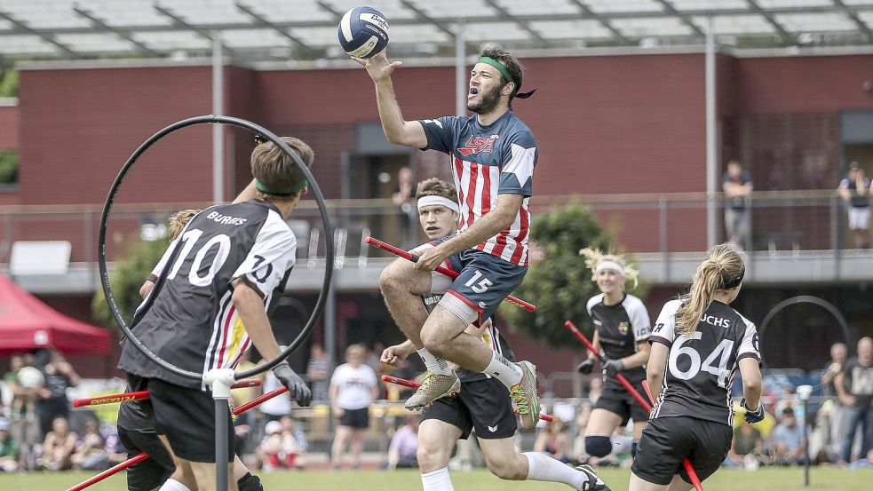 In Deutschland gibt es über 40 Teams mit rund 1300 Aktiven, die die von Harry Potter inspirierte Sportart betreiben. Foto: IMAGO IMAGES / Michael Schick