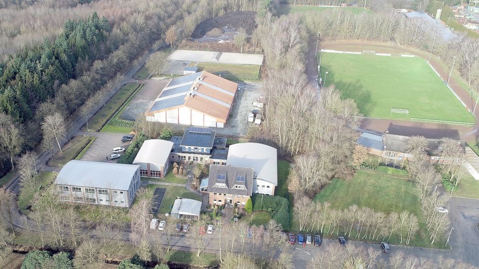 Die Sportanlagen der TG Wiesmoor und des VfB Germania Wiesmoor bilden ein Sportzentrum zwischen Hauptstraße und Ottermeer. Foto: Stulken