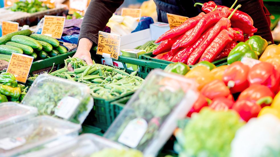 Obst und Gemüse auf dem Wochenmarkt. Foto: dpa/Hauke-Christian Dittrich