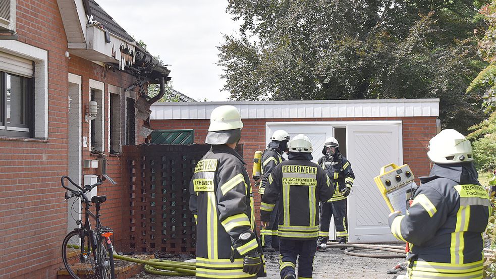 Am Dienstag war die Feuerwehr zu einem Brand in Flachsmeer gerufen worden. Foto: Wehry