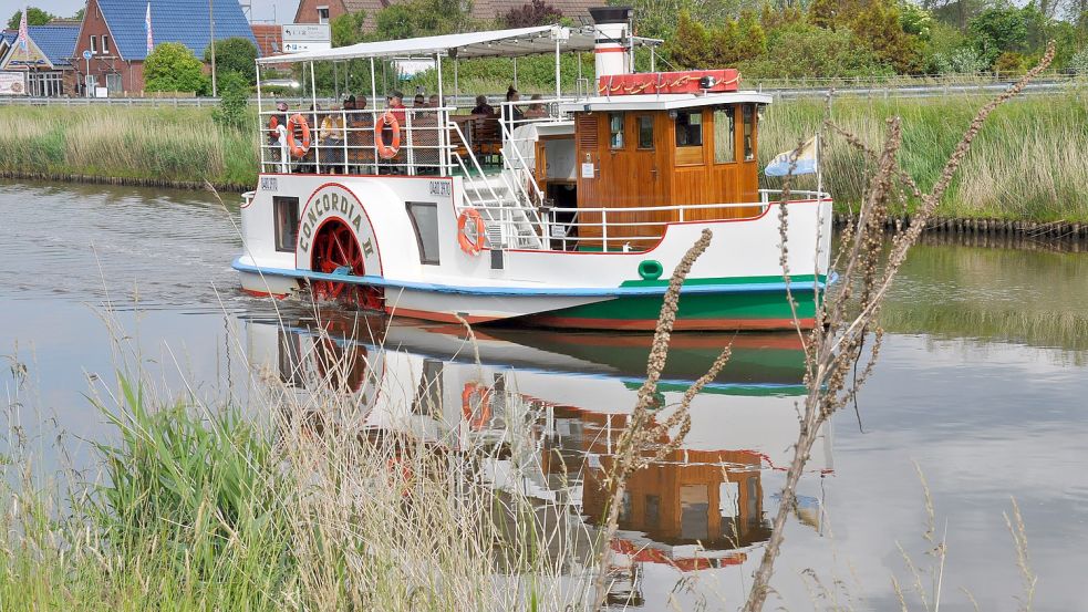 Die „Concordia II“ spiegelt sich im Wasser der Harle. Foto: Ullrich