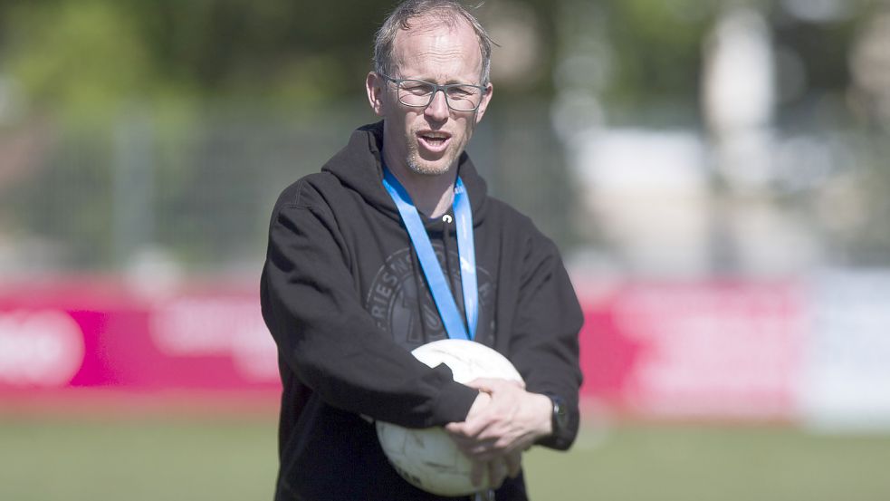Wie viele seiner Spieler wird auch Riepe-Trainer Alwin Tierok-Heddinga beim Spiel gegen Firrel nicht dabei sein. Foto: Doden/Emden