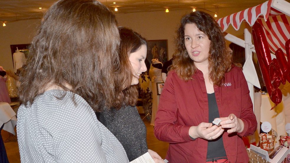 Vicki Janssen (rechts) wird nicht mehr für die Stadt als City-Managerin arbeiten. Foto: Archiv