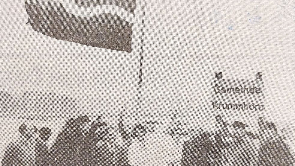 Mitglieder des Krummhörner Rats nahmen im Juni 1981 das Gebiet Rysumer Nacken in Besitz. Sie wollten verhindern, dass es der Stadt Emden zugeschlagen wird. Foto: Archiv