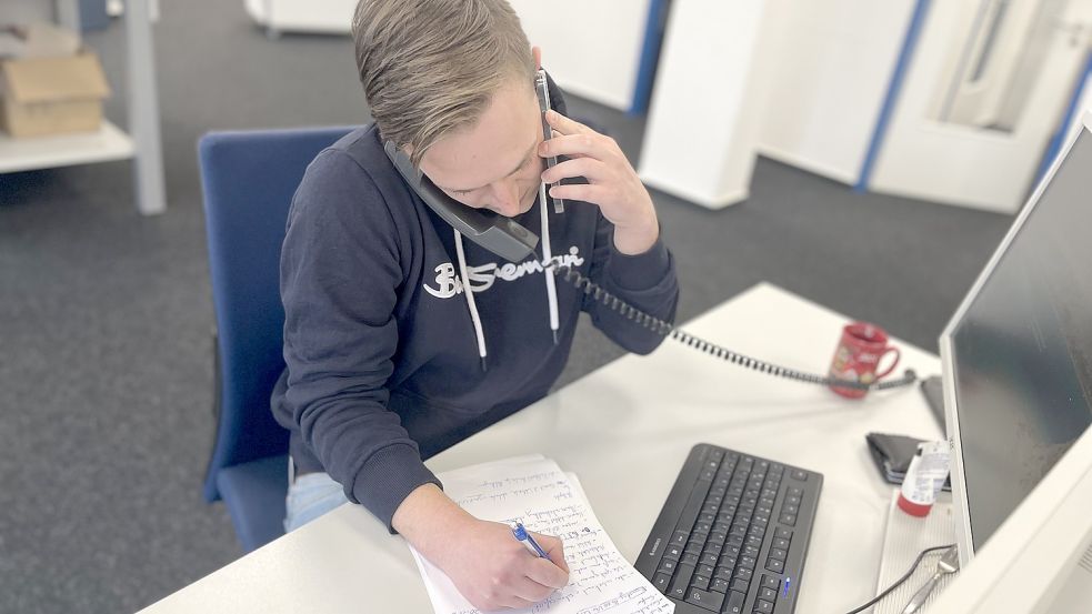 Lukas Münch hat ADHS. Mehrere Dinge gleichzeitig zu tun, fällt ihm leichter, als sich auf eine Sache zu fokussieren. Foto: Heinig