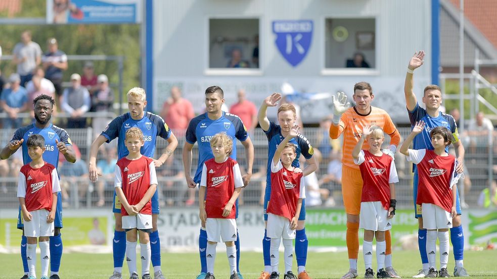 Kickers Emden traf beim Saisonauftakt auf den SC Weiche Flensburg. Foto: Ortgies