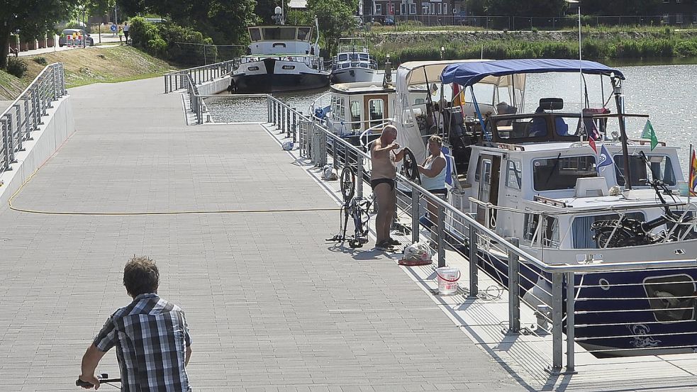 Die Uferpromenade ist frei. Fertig ist sie aber noch nicht. Foto: Wolters