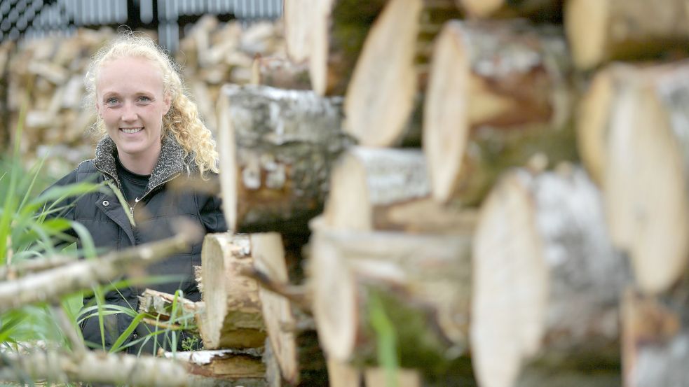 Holz für den Kamin ist stark nachgefragt. Die Nachfrage kann jedoch kaum gedeckt werden. Foto: Ortgies/Archiv