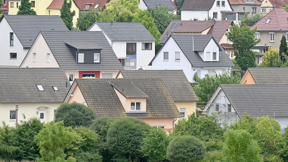 Kein Geld für Energieeffizienz: Viele Eigentümer modernisieren derzeit nicht. Foto: Martin Schutt/dpa