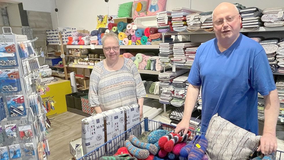 Lydia und Focko Harbers sehen für ihre „Creativ Insel“ keine Zukunft mehr in Aurich. Foto: Bär