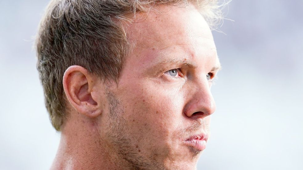 Setzt beim Liga-Auftakt auf die gleiche Startformation wie im Supercup gegen RB Leipzig: Bayern-Coach Julian Nagelsmann. Foto: Uwe Anspach/dpa