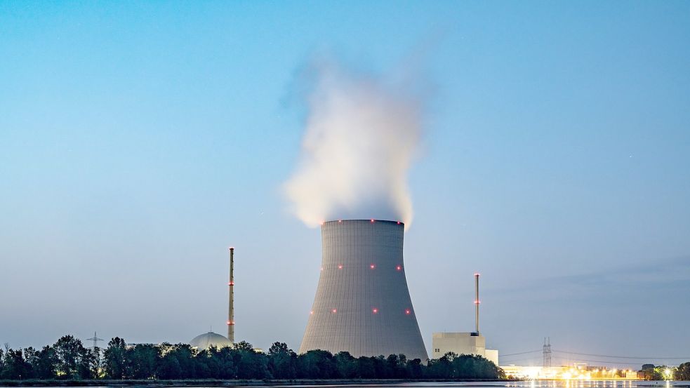 Das Atomkraftwerk Isar 2 im bayerischen Essenbach. Foto: Armin Weigel/dpa