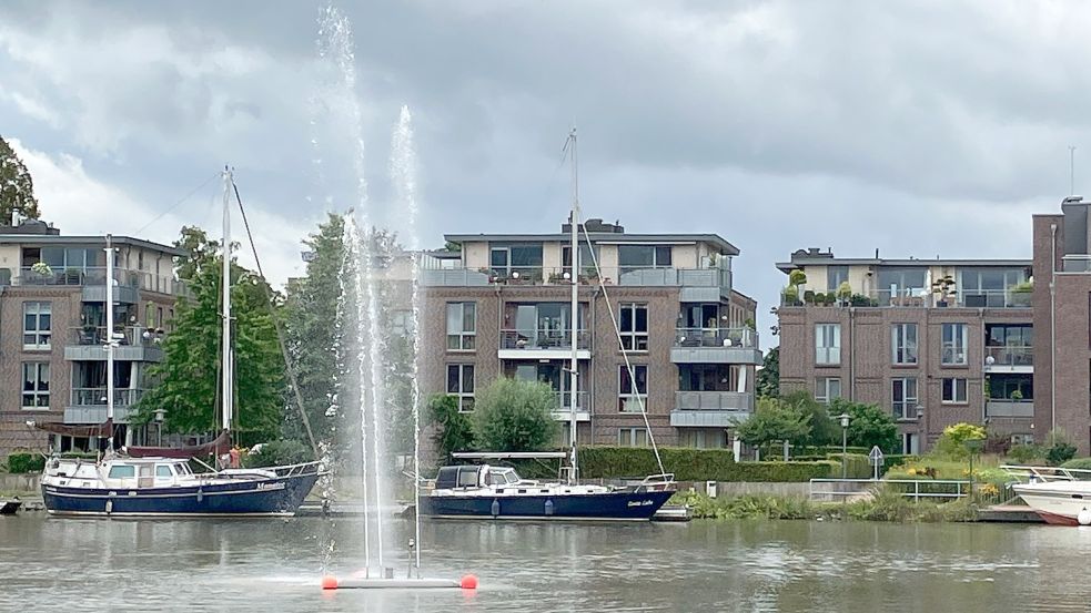 Die Fontäne im Leeraner Hafen könnte wegen der Einsparungen abgeschaltet werden. Foto: Kierstein