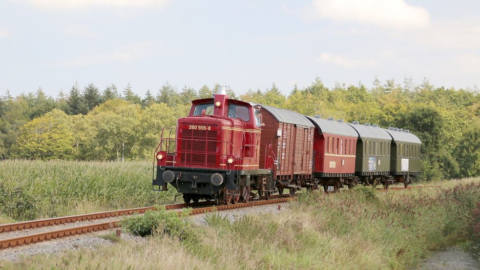 Reisen wie früher: Die Küstenbahn ist an diesem Sonntag verspätet in die Saison gestartet. Foto: MKO