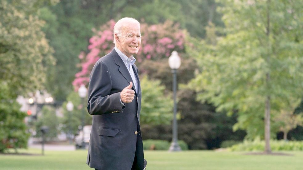 US-Präsident Joe Biden reist zu seinem Haus in Rehoboth Beach in Delaware. Foto: Manuel Balce Ceneta/AP/dpa