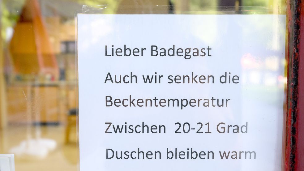 Einsparungen gibt es auch bei Schwimmbädern. Die Wassertemperatur wird abgesenkt. Foto: dpa/Stratenschulte
