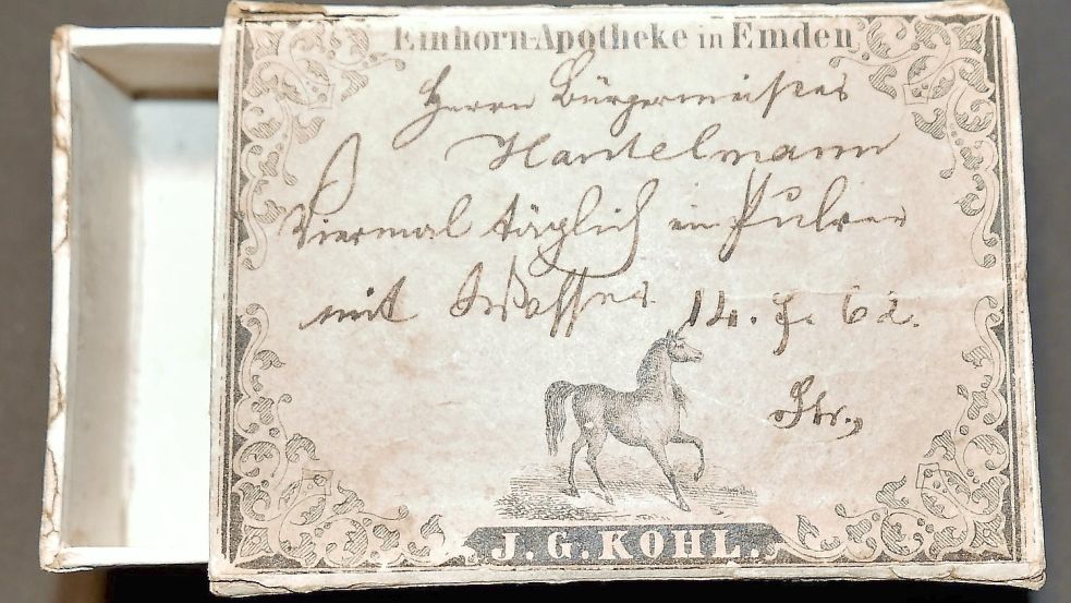 Die 160 Jahre alte Medikamentenschachtel. Foto Schmidt