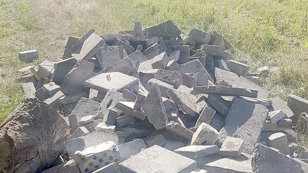 Der Bauschutt wurde einfach abgeladen. Foto: Stadt Weener