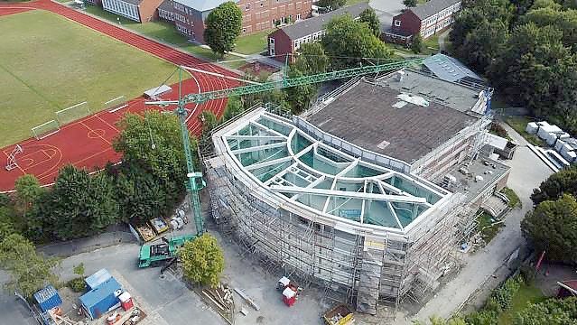 Das Festspielhaus von oben: Es erinnert kaum noch an den vorherigen Bau. Das Foyer des ehemaligen Neuen Theaters wurde vor knapp einem Jahr abgerissen. Foto: Firma Thormählen