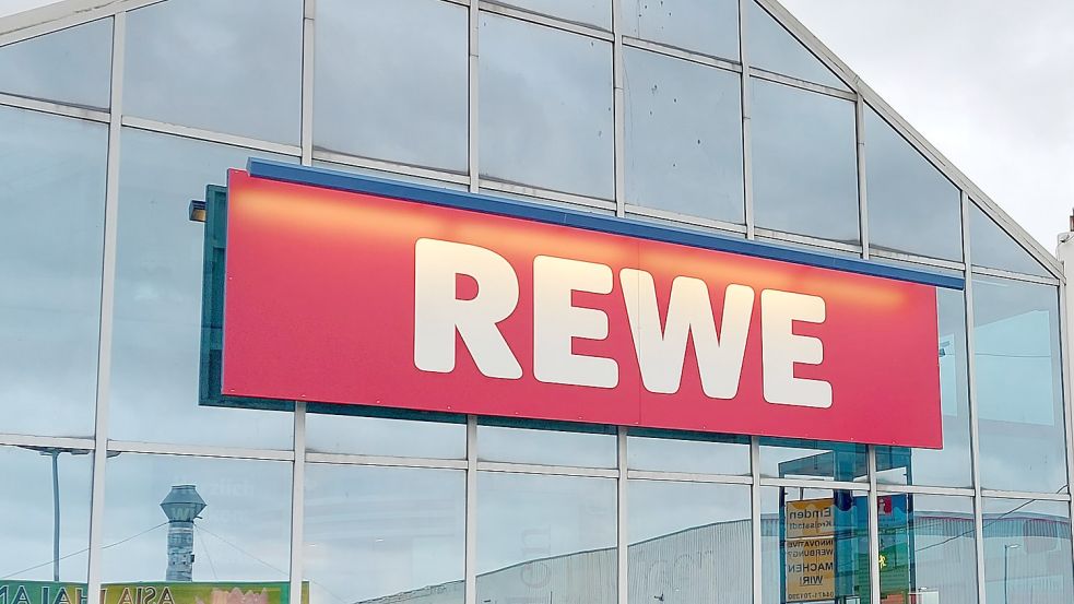 In Emden hat Ende Juli der erste Rewe-Markt der Region in der ehemaligen Real-Filiale eröffnet. Foto: Hanssen/Archiv