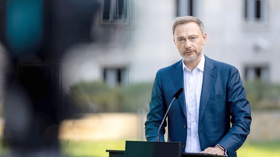 Noch ist es kein Gesetz: Christian Lindner prescht mit Plänen für den Inflationsausgleich ab kommendem Jahr vor. Foto: IMAGO/Leon Kuegeler