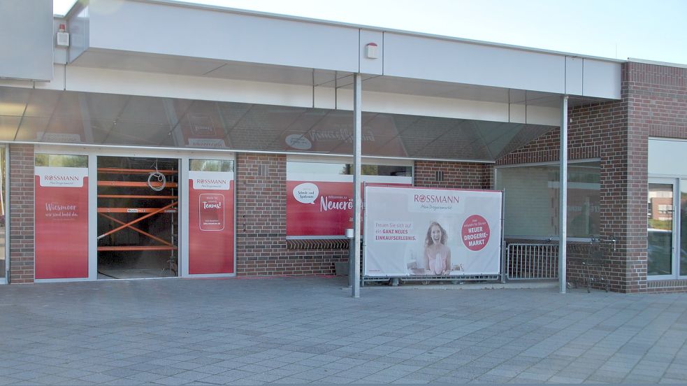 Endspurt beim Umbau: Im ehemaligen Aldi-Markt auf dem Behrends-Gelände eröffnet am 3. September Rossmann. Foto: Schönig