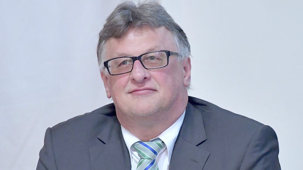 Kreis-Chef Winfried Neumann stimmte das schlechte Abschneiden der Ostfriesen in der Fairnesswertung nachdenklich. Er richtet einen Appell an die Spieler und Trainer. Foto: Archiv