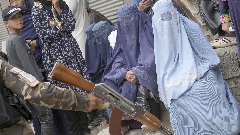 Seit der Machtergreifung der Taliban hat sich das Leben von Frauen und Mädchen in Afghanistan spürbar eingeschränkt. Foto: Picture Alliance/AP/DPA