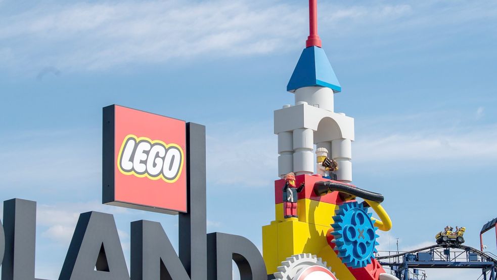 Bei dem Unfall auf einer Achterbahn im Legoland im schwäbischen Günzburg sind mindestens 34 Menschen verletzt worden, zwei davon schwer. Foto: Stefan Puchner/dpa