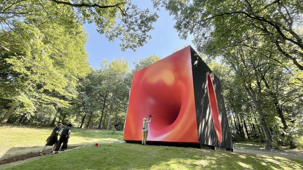 Anish Kapoors Skulptur „Sectional Body preparing for Monadic Singularity“ im Wuppertaler Skulpturenpark Waldfrieden. Foto: Stefan Lüddemann