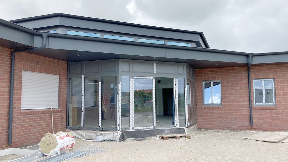 Der Eingangsbereich des Hospizes: Die Bauarbeiten gehen voran. Die Wände sind verputzt, der Estrich drin, im Herbst sollen die ersten Gäste einziehen. Foto: Rebecca Kresse