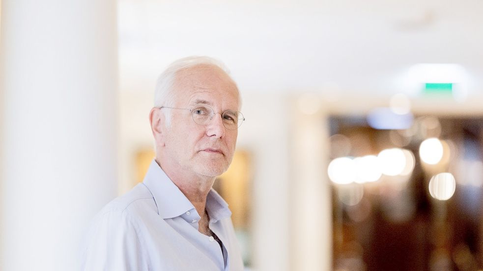 Harald Schmidt ist gerne mit Bus und Bahn unterwegs. Foto: Rolf Vennenbernd/dpa