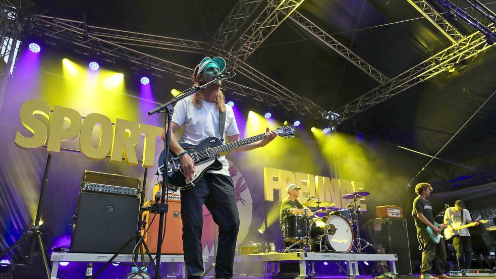 Die Sportfreunde Stiller rocken in Jamel. Foto: Danny Gohlke/dpa