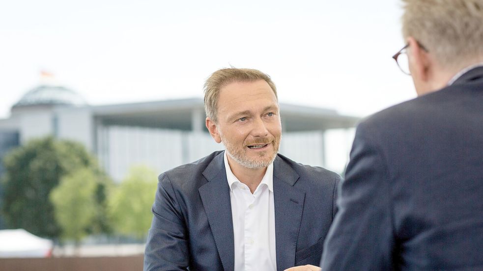 Bundesfinanzminister Christian Lindner beim Sommerinterview des ZDF. Foto: Thomas Kierok/ZDF/dpa