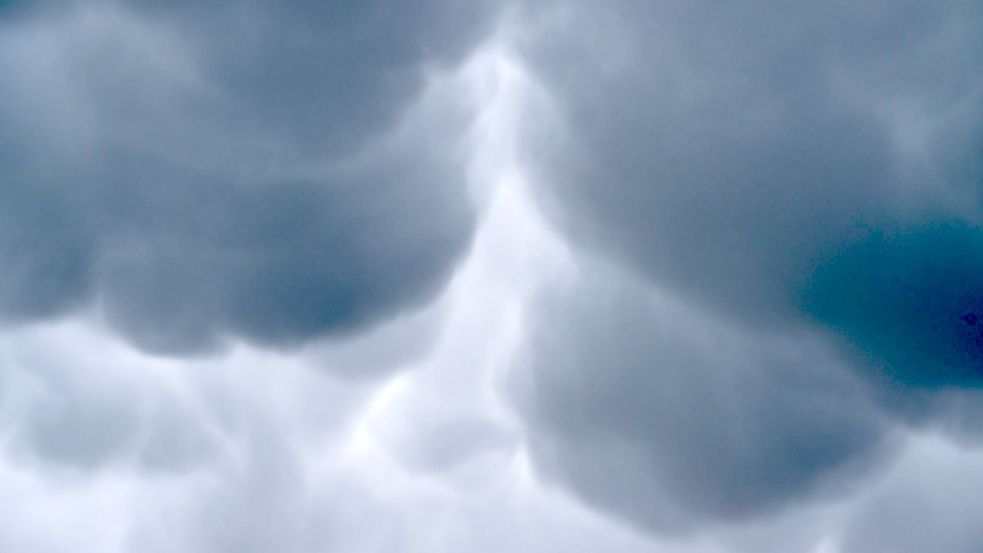 Dunkle Regenwolken. Foto: Patrick Pleul/dpa-Zentralbild/dpa