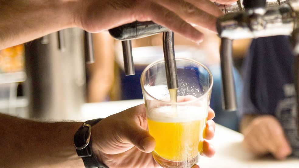 Am Wochenende können die Besucherinnen und Besucher vom Bierfest in Nortmoor unterschiedlichste Sorten von frisch gezapftem Bier probieren. Symbolfoto: Pixabay