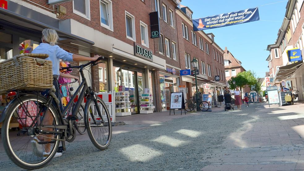 Schotterpiste statt Klinker, das schreckt manche Besucher der Fußgängerzone Zwischen Beiden Sielen ab. Foto: Hoppe