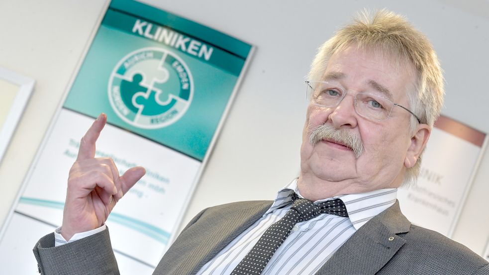 Dr. Christoph Schöttes hatte 2013 die Idee, die drei Krankenhäuser in Emden, Aurich und Norden aufzugeben und durch eine Zentralklinik zu ersetzen. Am vergangenen Donnerstag ist er im Alter von 69 Jahren gestorben. Foto: Ortgies/Archiv