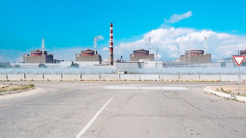 Das von russischen Truppen besetzte ukrainische Atomkraftwerk Saporischschja ist trotz des Beschusses weiter in Betrieb. Foto: Uncredited/Russian Defense Ministry Press Service/AP/dpa