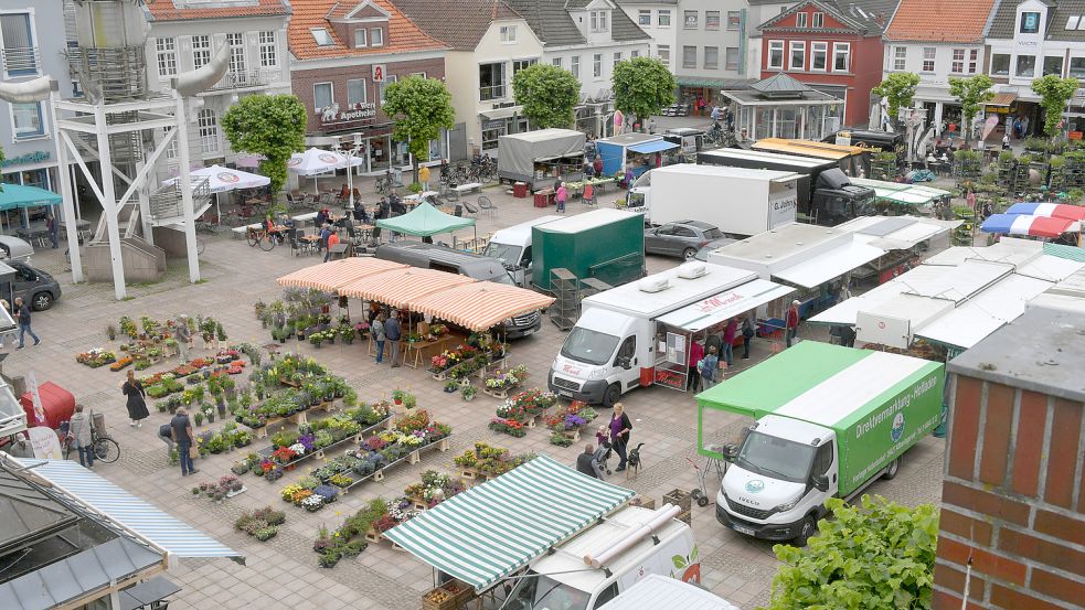 Der Wochenmarkt in Aurich findet regulär dreimal in der Woche statt. Foto: Archiv/Ortgies
