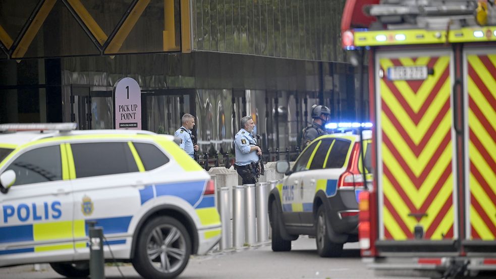 MALMÖ 2022-08-19 Tva personer har skadats i samband med en skottlossning pa köpcentrumet Emporia i Malmö. Polisen är pa Foto: www.imago-images.de