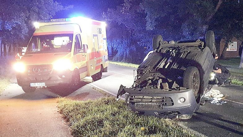 Eines der Autos landete auf dem Dach. Foto: Marrick Janssen/Feuerwehr