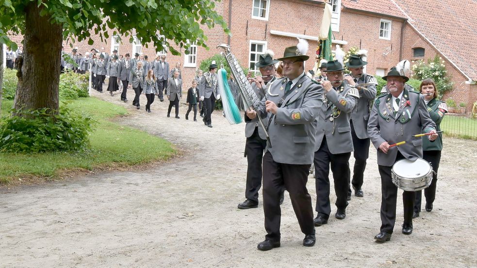 Wird auch dieses Jahr wieder stattfinden: Der Weckzug durch Hinte am Sonntagmorgen. Archivfoto: Wagenaar