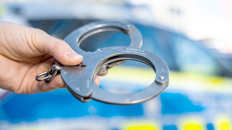 Polizeimeldungen zu gewalttätigen Auseinandersetzungen in Emden häufen sich. Symbolfoto: David Inderlied/dpa