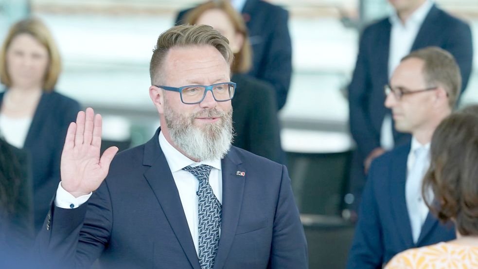 Claus Ruhe Madsen (parteilos) ist der neue Wirtschaftsminister in Schleswig-Holstein. Wie es dazu kam, erklärt er im Gespräch mit dem Schleswig-Holsteinischen Zeitungsverlag. Foto: Marcus Brandt